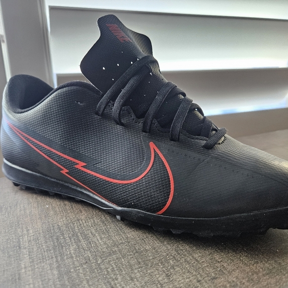 Nike Black Soccer Cleats NEW size 7. Boys Sports - Picture 3 of 11